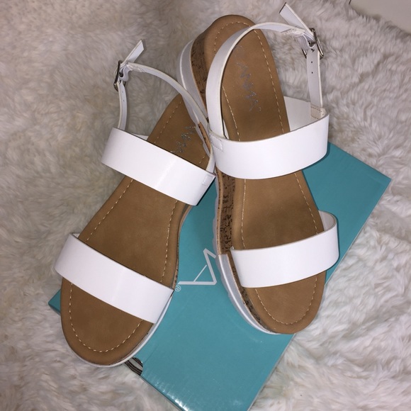 NIB Anna White Strappy Platform Wedge Cork Sandals - Picture 2 of 8